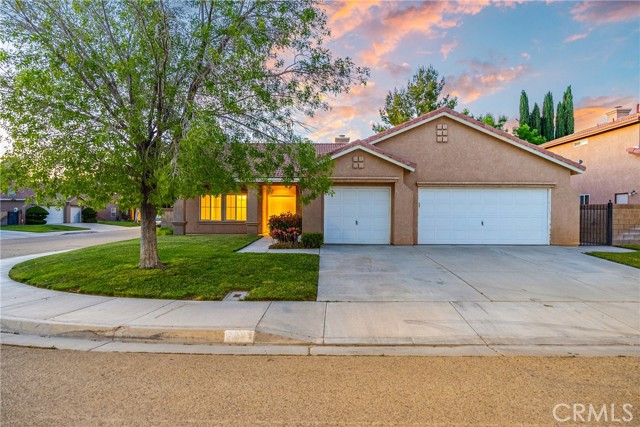 Detail Gallery Image 1 of 39 For 2825 Chaplin Dr, Lancaster,  CA 93536 - 3 Beds | 2 Baths