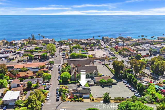 390 Saint Anns Drive, Laguna Beach CA: https://media.crmls.org/medias/c1a679e2-f56d-4f03-88c6-1b1d027cad1e.jpg