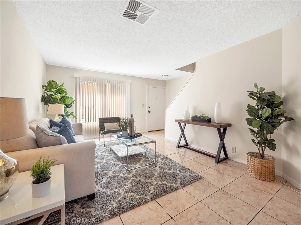 851 E 9th Street 205