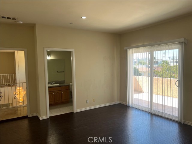 7004 Longridge Avenue, North Hollywood CA: https://media.crmls.org/medias/c1a68f08-bab4-4a8a-bc0c-497b235123e1.jpg