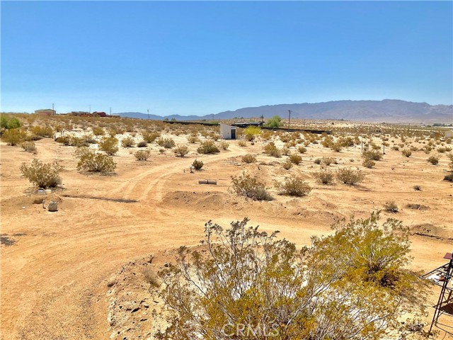 68919 Kachina Drive, 29 Palms CA: https://media.crmls.org/medias/c1a70353-a405-44b2-8e61-479fc6f5f270.jpg
