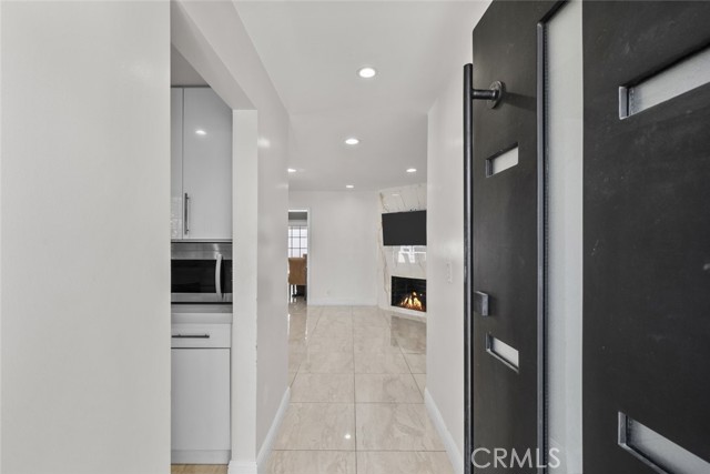 Detail Gallery Image 4 of 41 For 12628 Stagg St, North Hollywood,  CA 91605 - 4 Beds | 2 Baths