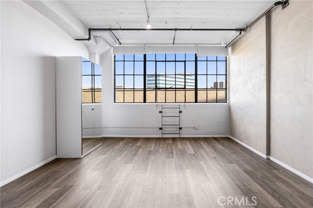 420 S San Pedro Street, Los Angeles CA: https://media.crmls.org/medias/c1a81d15-0946-4bbf-b7bc-d92e4711a419.jpg