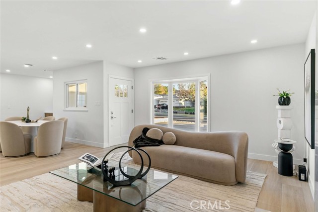 Detail Gallery Image 11 of 72 For 8633 Le Berthon St, Sunland,  CA 91040 - 5 Beds | 3 Baths