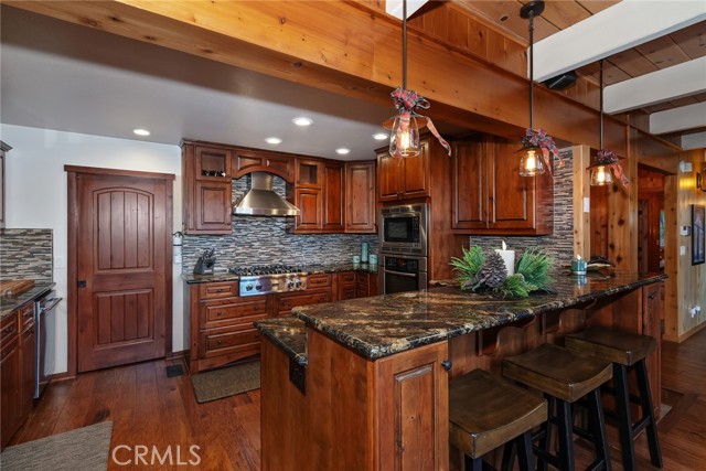 26621 Thunderbird Drive, Lake Arrowhead CA: https://media.crmls.org/medias/c1a8c25f-f3ef-469a-8319-54c049d1fd38.jpg