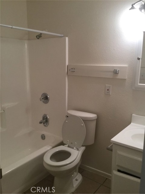 Detail Gallery Image 17 of 26 For 18824 Bellflower St a,  Adelanto,  CA 92301 - 3 Beds | 2 Baths