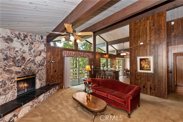 Detail Gallery Image 6 of 45 For 965 Lausanne Dr, Crestline,  CA 92325 - 4 Beds | 2/1 Baths