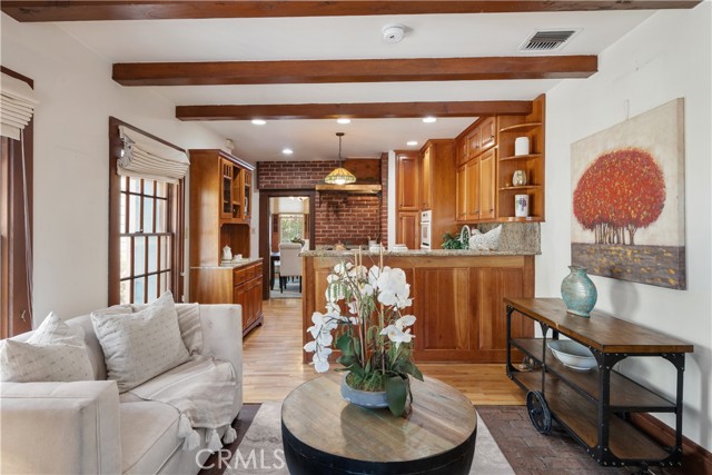 211 E Virginia Avenue, Glendora CA: https://media.crmls.org/medias/c1aacab1-47ca-4a9a-8e41-264cc5184729.jpg