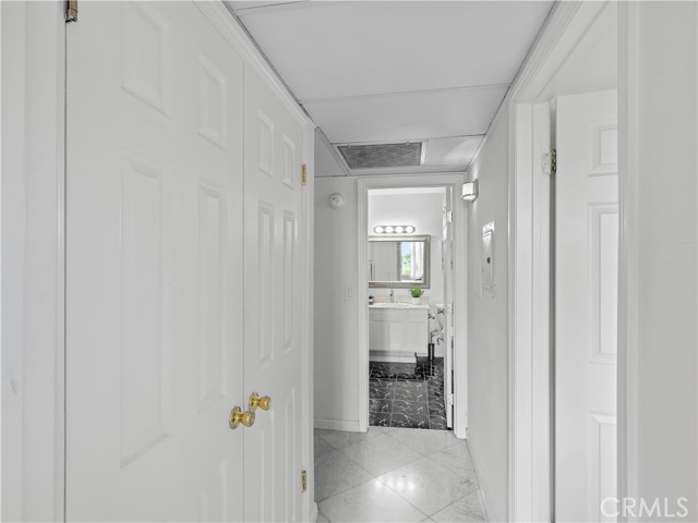 12720 Burbank Boulevard, Valley Village CA: https://media.crmls.org/medias/c1ab5bf7-99fb-4a95-b474-bdd021c8fa76.jpg