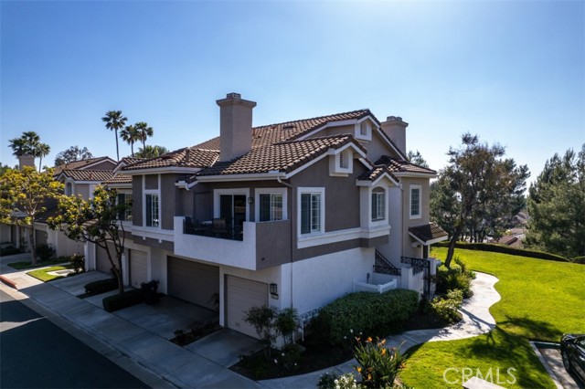 8025 E Sandstone Drive, Anaheim Hills CA: https://media.crmls.org/medias/c1ac5b27-fbd3-4b58-a81e-ca8b85ca3807.jpg