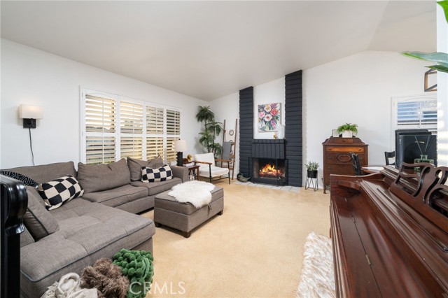 Image 4 of 39 For 5022 Burnaby