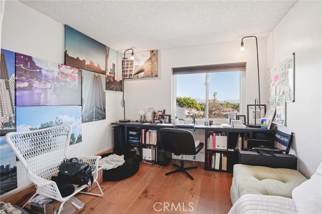 Detail Gallery Image 13 of 19 For 5460 White Oak #C315,  Encino,  CA 91316 - 2 Beds | 2 Baths