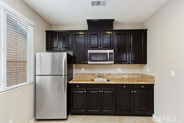 Detail Gallery Image 6 of 40 For 6136 Peregrine Dr, Jurupa Valley,  CA 91752 - 6 Beds | 3/1 Baths