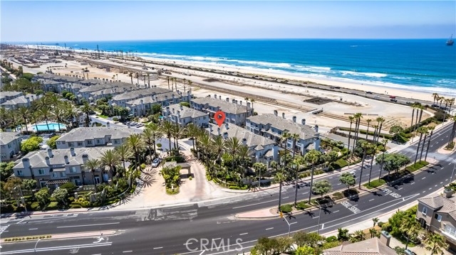 19281 Surf Drive, Huntington Beach CA: https://media.crmls.org/medias/c1aefe33-58d4-4d2b-b29c-28b38b1e3820.jpg
