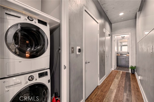 3810 Wilshire Boulevard, Los Angeles CA: https://media.crmls.org/medias/c1afa7d1-dd9f-42fe-9d4a-df63787aefa4.jpg