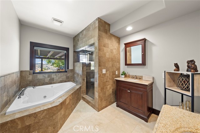 29732 Arroyo Oak Lane, Castaic CA: https://media.crmls.org/medias/c1b17da5-4fdd-42e8-9e13-4ecb628c5b90.jpg