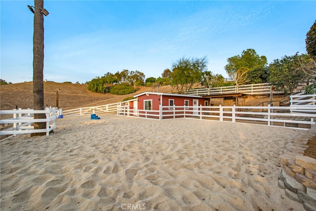 MLS #OC25098924 img 1