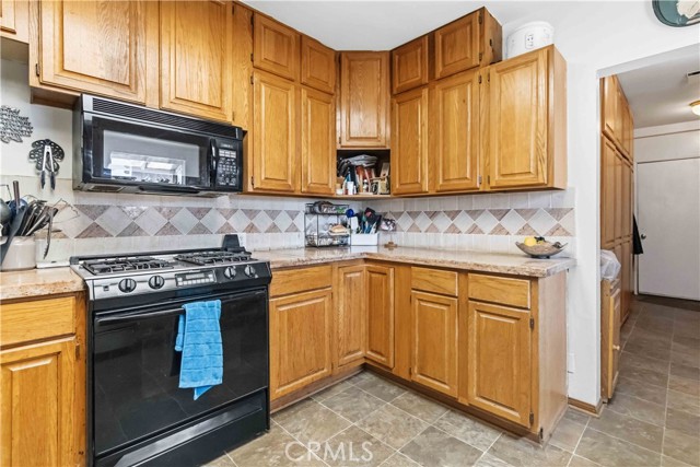 Detail Gallery Image 10 of 53 For 10457 Variel Ave, Chatsworth,  CA 91311 - 6 Beds | 5 Baths