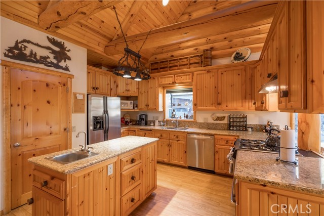Detail Gallery Image 16 of 42 For 826 Boulder, Big Bear Lake,  CA 92315 - 3 Beds | 2/1 Baths