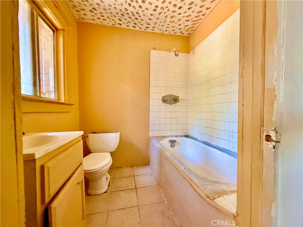 https://media.crmls.org/medias/c1b33ca4-3a6f-47b9-8d66-5c7d3f144041.jpg?preset=X-Large