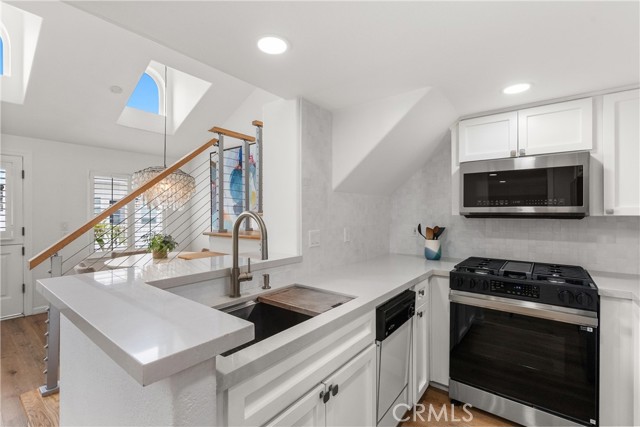 Detail Gallery Image 10 of 34 For 11 Bolivar St, Newport Beach,  CA 92663 - 2 Beds | 2 Baths