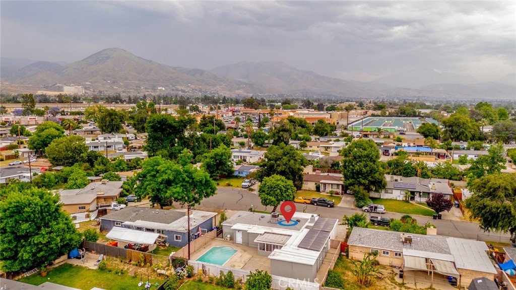 https://media.crmls.org/medias/c1b45f8d-7d14-4292-9b13-53819244a2fe.jpg?preset=X-Large