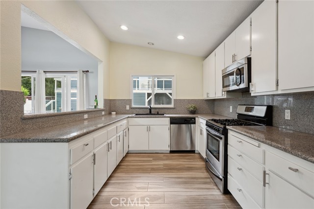 5254 Don Pio Drive, Woodland Hills CA: https://media.crmls.org/medias/c1b46b74-1ae0-404e-97ff-54e64cc34e8d.jpg