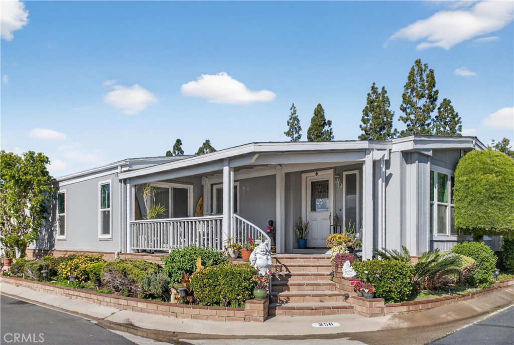 5200 Irvine Boulevard #256