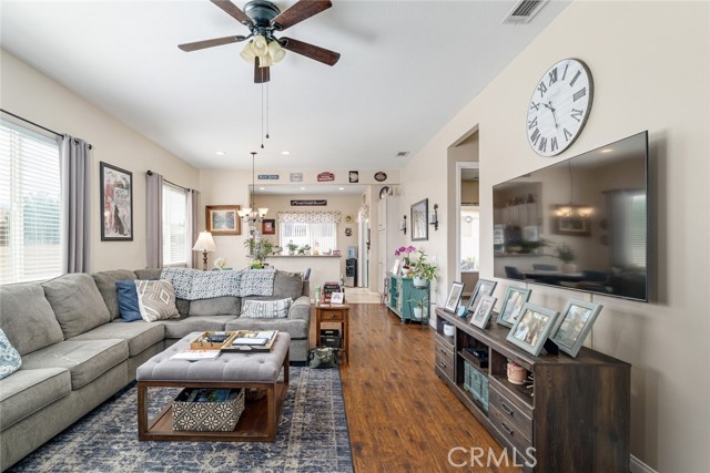 Detail Gallery Image 4 of 42 For 19493 Tor Hill, Apple Valley,  CA 92308 - 2 Beds | 2 Baths