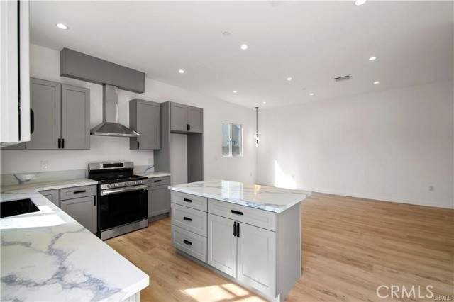 Detail Gallery Image 23 of 36 For 7842 Lasaine Ave, Northridge,  CA 91325 - 7 Beds | 5/1 Baths