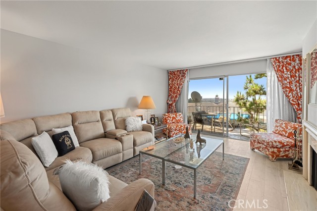 Detail Gallery Image 5 of 27 For 101 Scholz #120,  Newport Beach,  CA 92663 - 2 Beds | 2 Baths