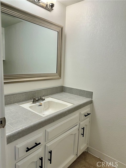 Detail Gallery Image 9 of 21 For 2511 N Knoll Ave, Fresno,  CA 93722 - 3 Beds | 2/1 Baths
