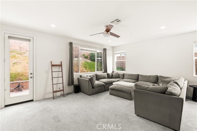 Detail Gallery Image 10 of 36 For 16744 Stags Leap Ln, Fontana,  CA 92336 - 4 Beds | 3 Baths