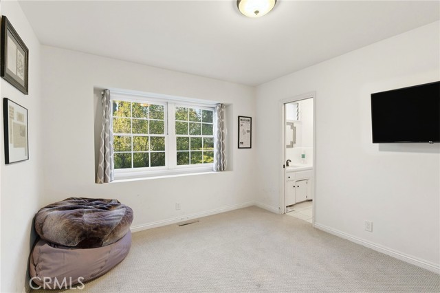 15936 Valley Wood Road, Sherman Oaks CA: https://media.crmls.org/medias/c1b931ed-b31a-45e5-b4ff-d4f11f703ba7.jpg