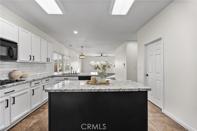 11515 Regarse, Bakersfield CA: https://media.crmls.org/medias/c1b94644-d0c4-4eaa-8fc8-a76c764f058d.jpg