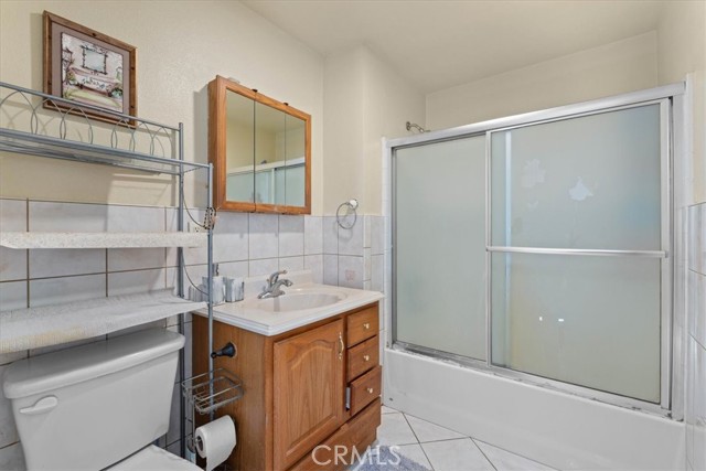 Detail Gallery Image 16 of 37 For 6902 Quakertown Ave, Winnetka,  CA 91306 - 5 Beds | 3 Baths