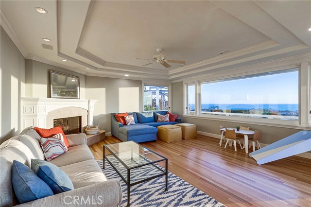 407 Mendoza Terrace, Corona del Mar CA: https://media.crmls.org/medias/c1bb9ce7-c2c0-401c-937e-b581c6273d22.jpg