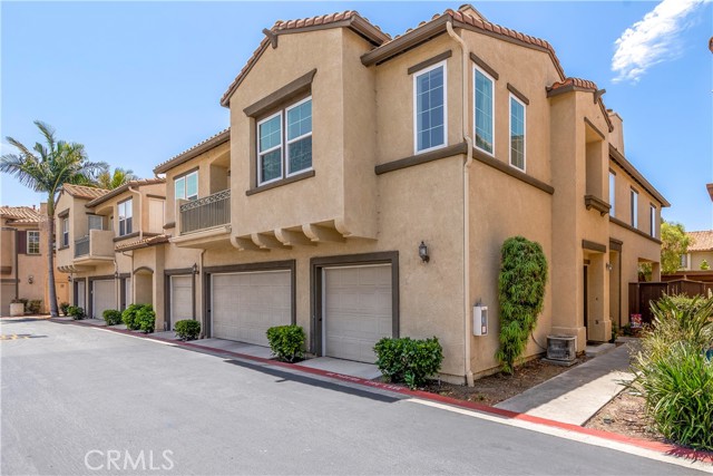 Detail Gallery Image 1 of 1 For 625 Sumner Wy #1,  Oceanside,  CA 92058 - 2 Beds | 2 Baths