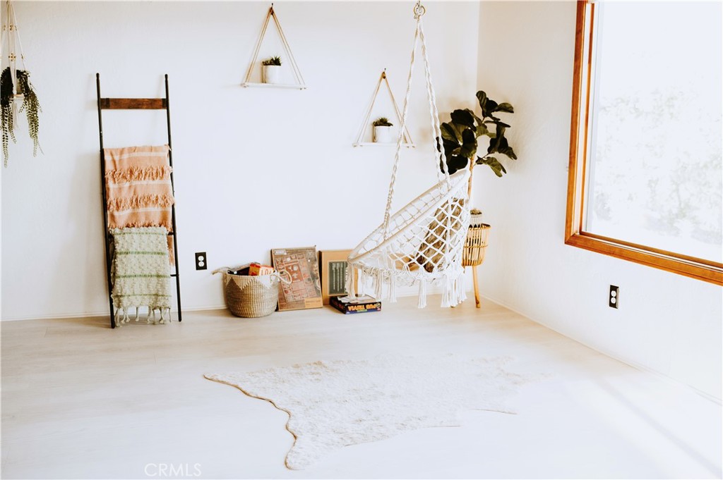https://media.crmls.org/medias/c1bdacd4-3226-43e8-b471-c5de485fedaa.jpg?preset=X-Large