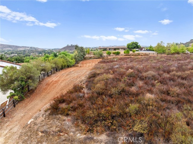 20405 Kyle Court, Murrieta CA: https://media.crmls.org/medias/c1bdc856-713b-4e22-bbc3-d5bb6de2ec4d.jpg