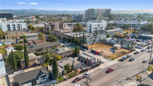 11170 Burbank Boulevard, North Hollywood CA: https://media.crmls.org/medias/c1be2387-b48e-4c4f-bc66-5a6b909f6db9.jpg