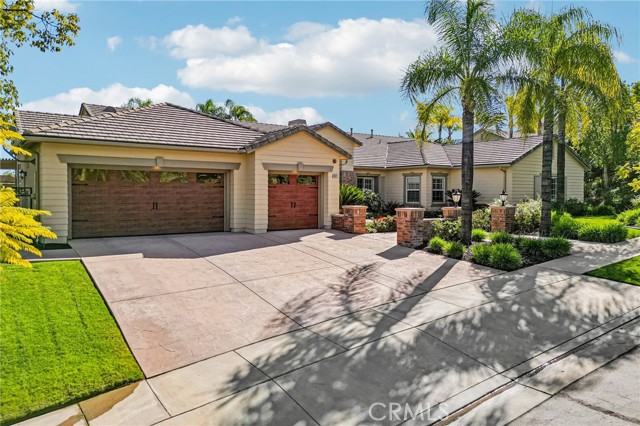 Detail Gallery Image 4 of 57 For 3931 Ashwood Circle, Corona,  CA 92881 - 4 Beds | 3/1 Baths