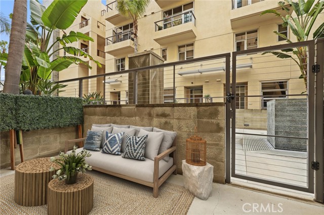 Detail Gallery Image 4 of 35 For 133 the Promenade #118,  Long Beach,  CA 90802 - 2 Beds | 2/1 Baths