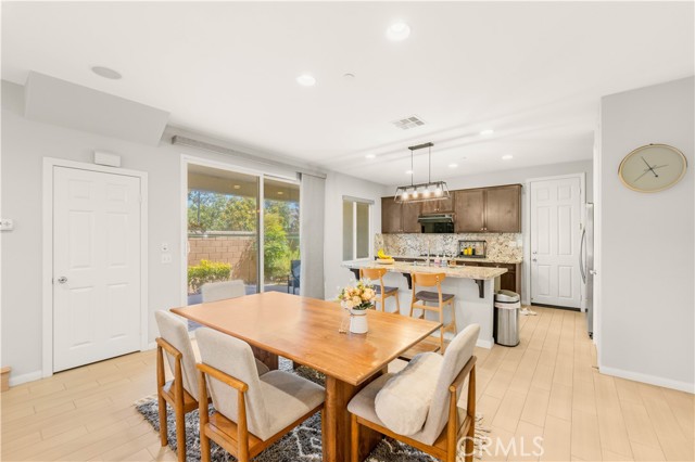 7169 Logsdon Drive, Eastvale CA: https://media.crmls.org/medias/c1bf2a25-b3c3-4bca-bc54-02e848655b41.jpg