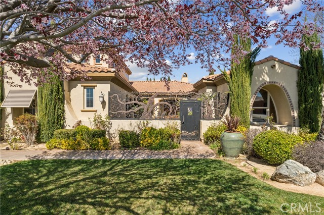 Detail Gallery Image 4 of 74 For 19262 Monterey St, Apple Valley,  CA 92308 - 5 Beds | 5/1 Baths