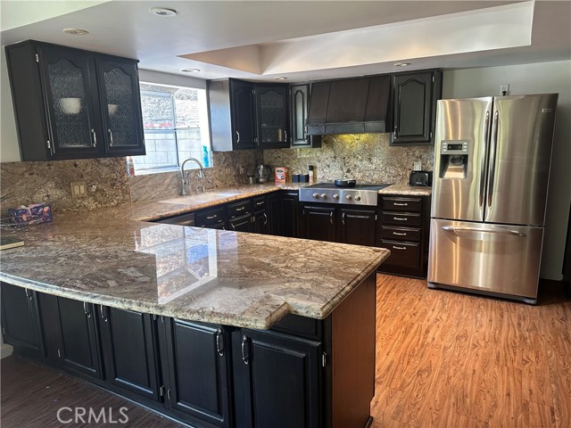 Detail Gallery Image 4 of 13 For 1125 Churchs Ct, Burbank,  CA 91501 - 3 Beds | 3 Baths