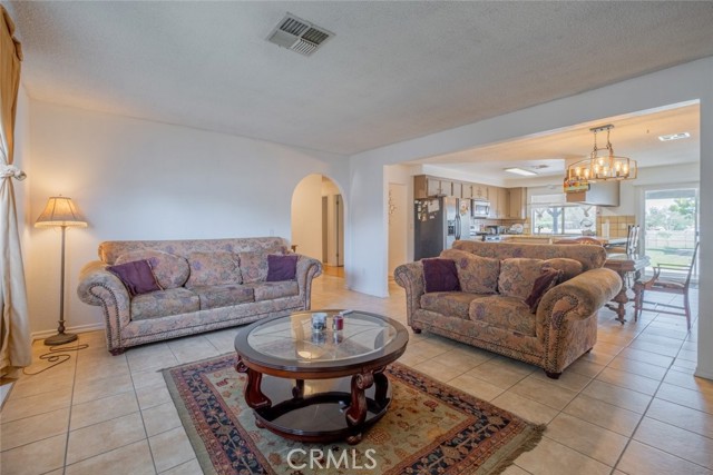 5111 W Avenue M2, Lancaster CA: https://media.crmls.org/medias/c1c02029-8c29-4ee3-9ef4-cd45dc3b70d4.jpg