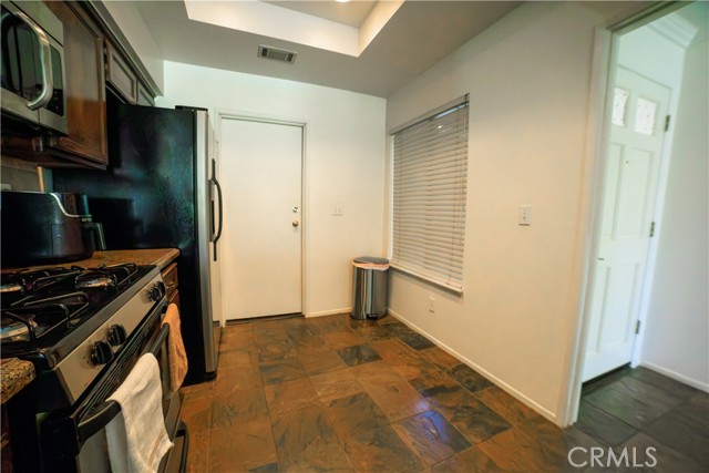 Detail Gallery Image 4 of 8 For 24514 Mcbean #52,  Valencia,  CA 91355 - 2 Beds | 3 Baths