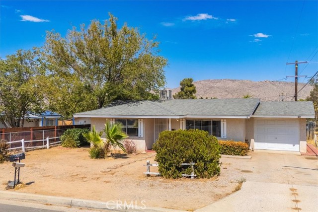 Detail Gallery Image 3 of 38 For 55960 Onaga Trl, Yucca Valley,  CA 92284 - 2 Beds | 1 Baths