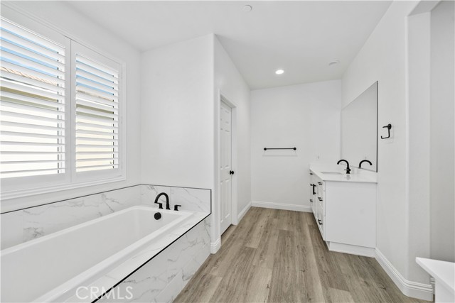 30902 Palette Road, Murrieta CA: https://media.crmls.org/medias/c1c07558-65d1-4cd0-ac32-69ed58368b8c.jpg